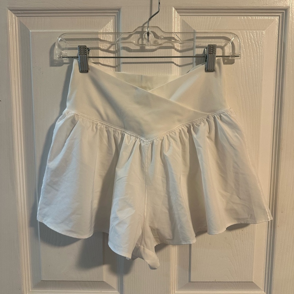 Offline by Aerie White Women's Flowy Skorts
